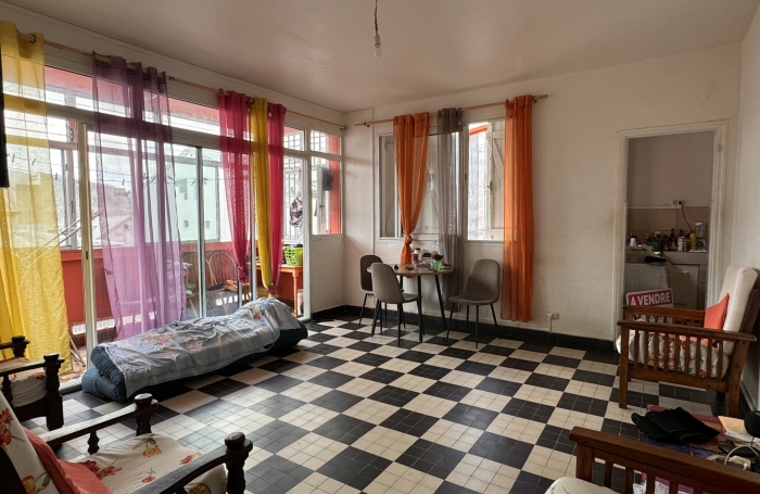 Immeuble sur trois niveaux à Pointe-à-Pitre