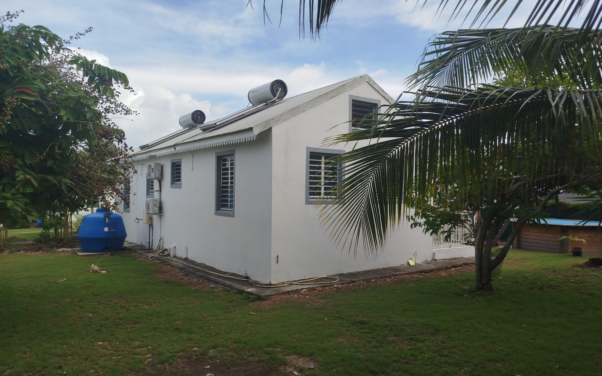  maison avec  2 appartements sur terrain de 671m2  350000€