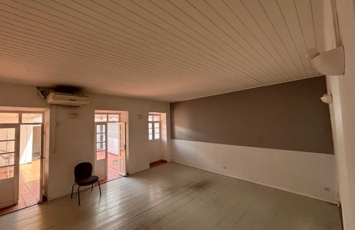 À Basse-Terre, vaste  appartement à louer avec terrasse  6 pièces