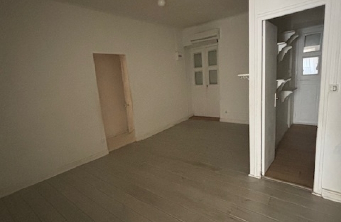 À Basse-Terre, vaste  appartement à louer avec terrasse  6 pièces