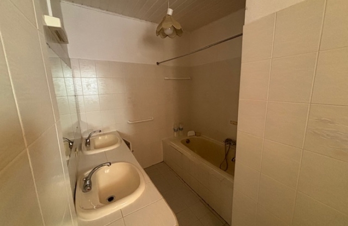 À Basse-Terre, vaste  appartement à louer avec terrasse  6 pièces