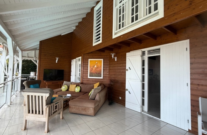 DESHAIES - Complexe touristique avec bungalows - Piscine - Vue sur la mer et île de Montserrat