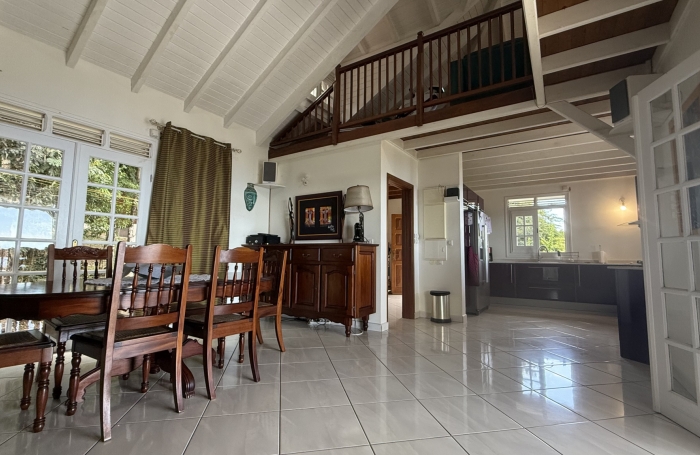 DESHAIES - Complexe touristique avec bungalows - Piscine - Vue sur la mer et île de Montserrat