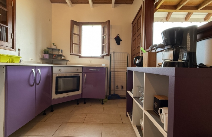 DESHAIES - Complexe touristique avec bungalows - Piscine - Vue sur la mer et île de Montserrat