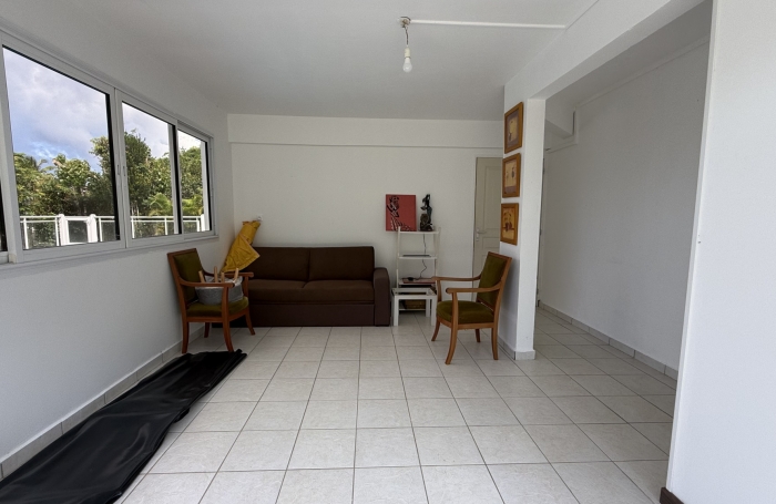 DESHAIES - Complexe touristique avec bungalows - Piscine - Vue sur la mer et île de Montserrat