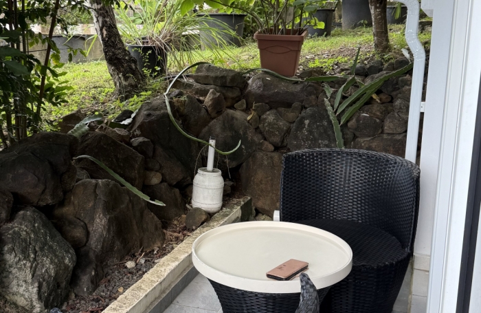 DESHAIES - Complexe touristique avec bungalows - Piscine - Vue sur la mer et île de Montserrat