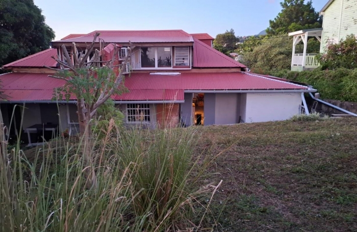 Vente Maison 144m&sup2; 6 pi&#232;ces Basse-Terre
