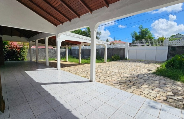 Vente Maison 165m&sup2; 7 pi&#232;ces Les Abymes