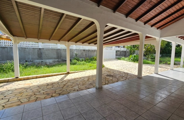 Vente Maison 165m&sup2; 7 pi&#232;ces Les Abymes