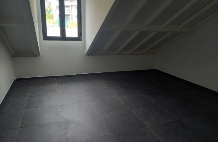 VIEUX FORT : Résidence La Rose Des Vents,  Le Sextant, T4 DPLEX + Bureau No13