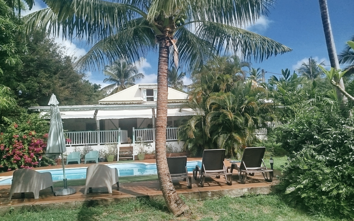 SAINT FRANCOIS   ens immo 222m2shob terrain 1000m2 597000€