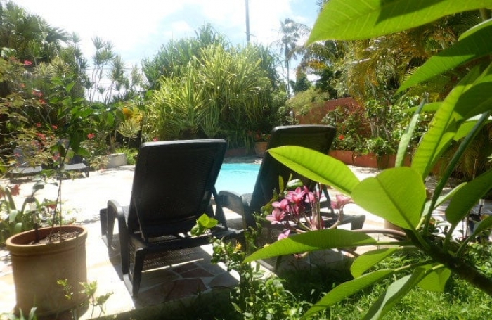 TROIS RIVIERES - Maison de type T6 meublé, piscine, terrain clôturé, jardin arboré et fruitiers,