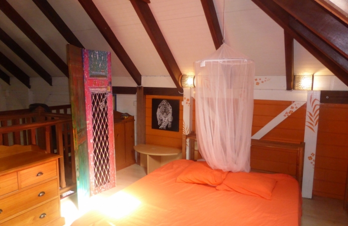 TROIS RIVIERES - Maison de type T6 meublé, piscine, terrain clôturé, jardin arboré et fruitiers,