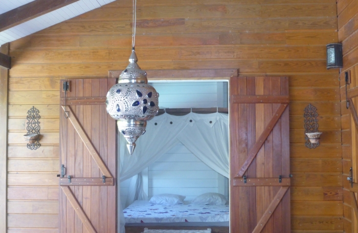 TROIS RIVIERES - Maison de type T6 meublé, piscine, terrain clôturé, jardin arboré et fruitiers,