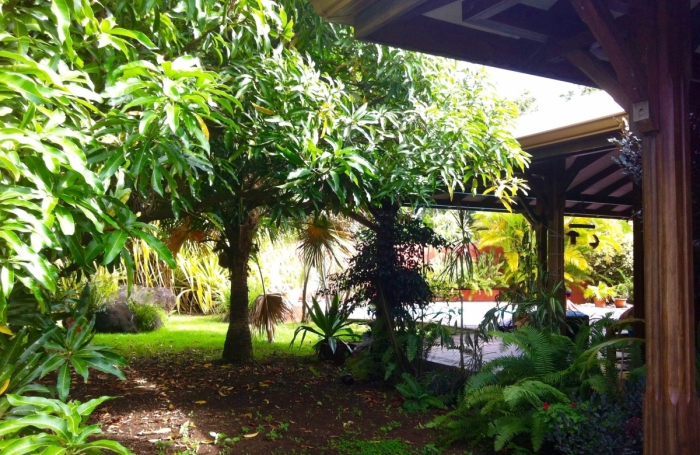 TROIS RIVIERES - Maison de type T6 meublé, piscine, terrain clôturé, jardin arboré et fruitiers,