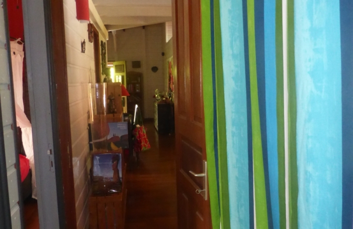 TROIS RIVIERES - Maison de type T6 meublé, piscine, terrain clôturé, jardin arboré et fruitiers,