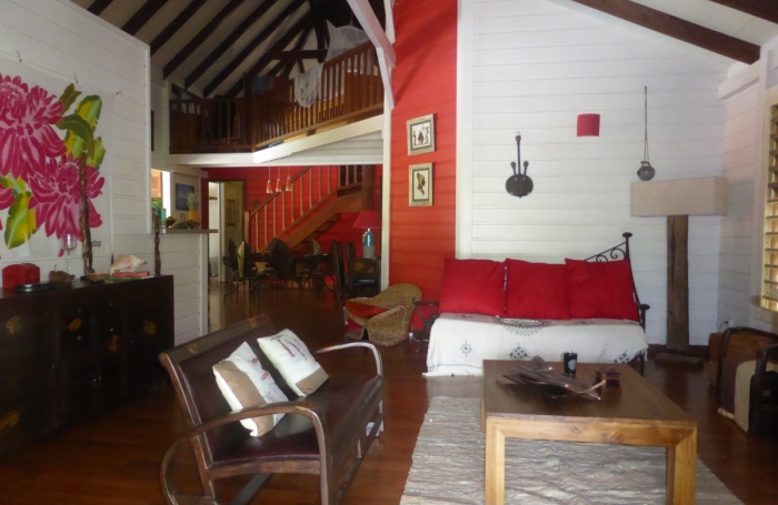 TROIS RIVIERES - Maison de type T6 meublé, piscine, terrain clôturé, jardin arboré et fruitiers,