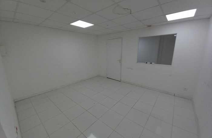 Location Bureaux 160m&sup2; Baie Mahault