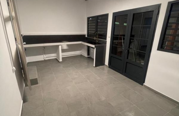 Vente Maison 98m&sup2; 4 pi&#232;ces Gourbeyre