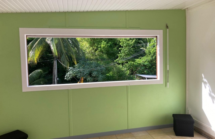 À LOUER À BAILLIF   APPARTEMENT T 3 MEUBLE ET CLIMATISE  DE 95 M2 - QUARTIER CALME