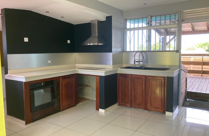 À VENDRE   Maison T4 de plain-pied avec studio indépendant   Saint-Claude