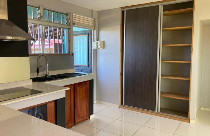 À VENDRE   Maison T4 de plain-pied avec studio indépendant   Saint-Claude