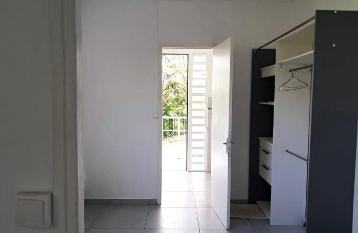 SAINT-CLAUDE À louer   Local professionnel 29 m2 pour activités de bien-être