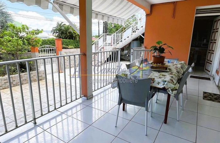 Grande maison avec un beau potentiel locatif - Emplacement stratégique