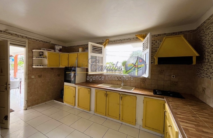 Grande maison avec un beau potentiel locatif - Emplacement stratégique