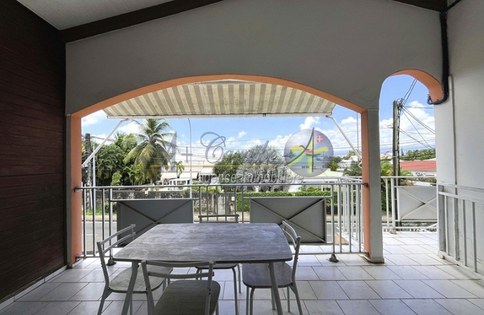 Grande maison avec un beau potentiel locatif - Emplacement stratégique