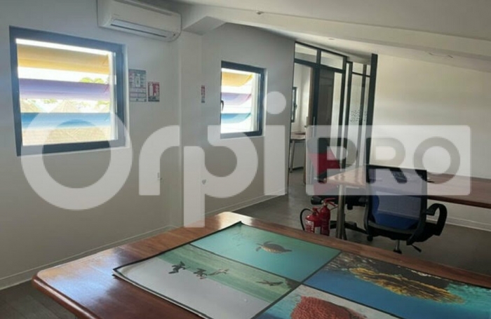 avec ORPI BOUTAREL louez vos bureaux semi meublés vue mer