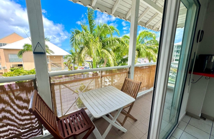 GOURBEYRE - MARINA DE RIVIERE SENS- Appartement T2 avec balcon d’angle   vue marina