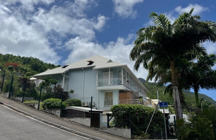GOURBEYRE - MARINA DE RIVIERE SENS- Appartement T2 avec balcon d’angle   vue marina