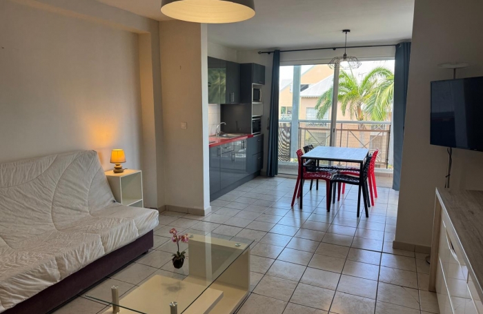 GOURBEYRE - MARINA DE RIVIERE SENS- Appartement T2 avec balcon d’angle   vue marina