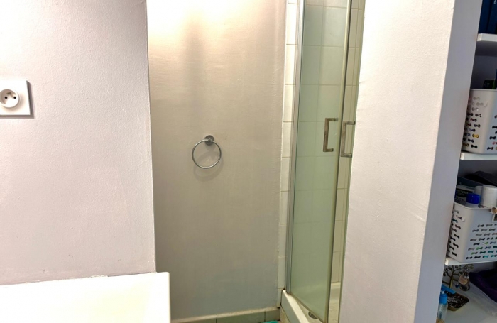 GOURBEYRE - MARINA DE RIVIERE SENS- Appartement T2 avec balcon d’angle   vue marina