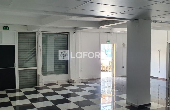 Vente Local commercial 247m² Baillif