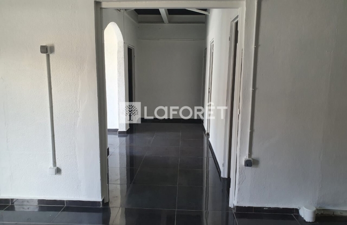 Vente Local commercial 247m² Baillif
