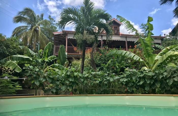 Villa au charme Créole T3  + T2 Indépendant & Piscine   BOUILLANTE