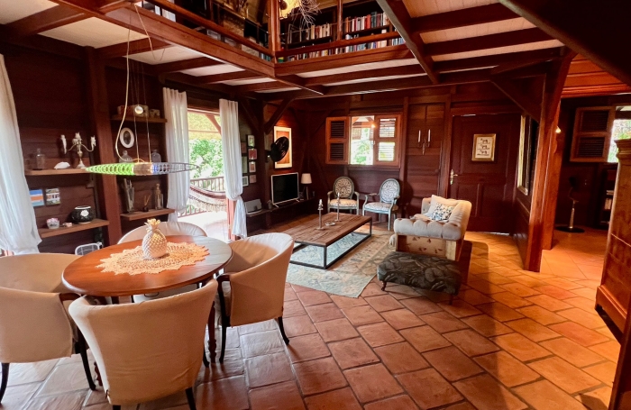 Villa au charme Créole T3  + T2 Indépendant & Piscine   BOUILLANTE