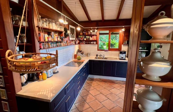 Villa au charme Créole T3  + T2 Indépendant & Piscine   BOUILLANTE