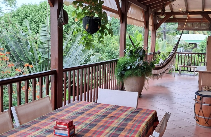 Villa au charme Créole T3  + T2 Indépendant & Piscine   BOUILLANTE