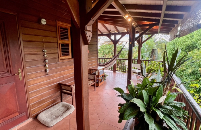 Villa au charme Créole T3  + T2 Indépendant & Piscine   BOUILLANTE