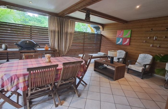 Villa au charme Créole T3  + T2 Indépendant & Piscine   BOUILLANTE