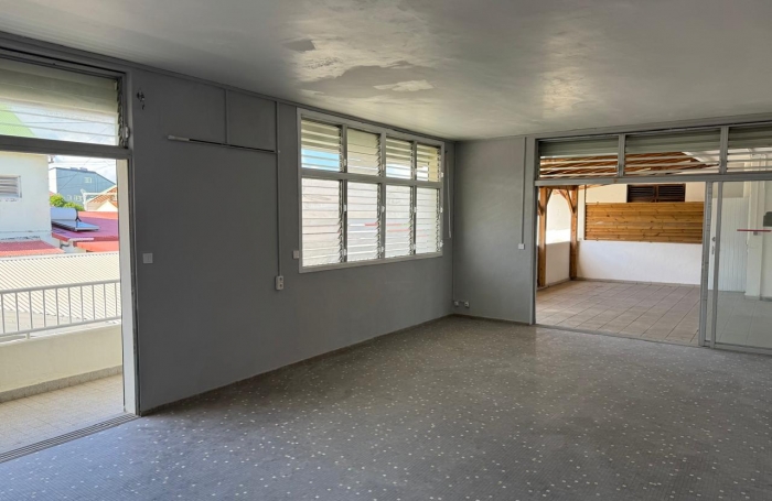 CAPESTERRE - IMMEUBLE DE RAPPORT - RUE MARCHANDE