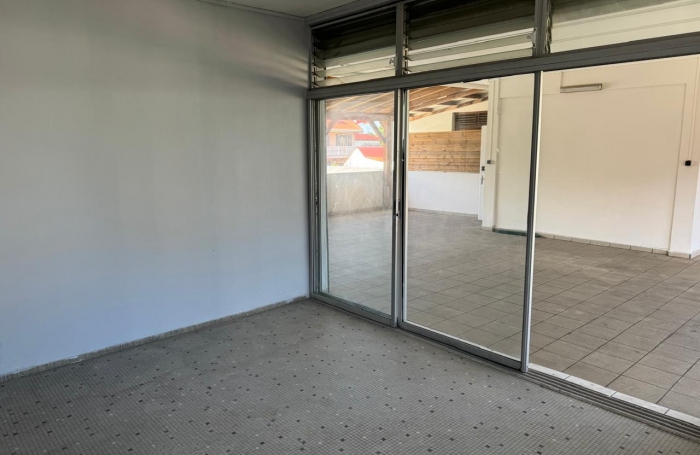 CAPESTERRE - IMMEUBLE DE RAPPORT - RUE MARCHANDE