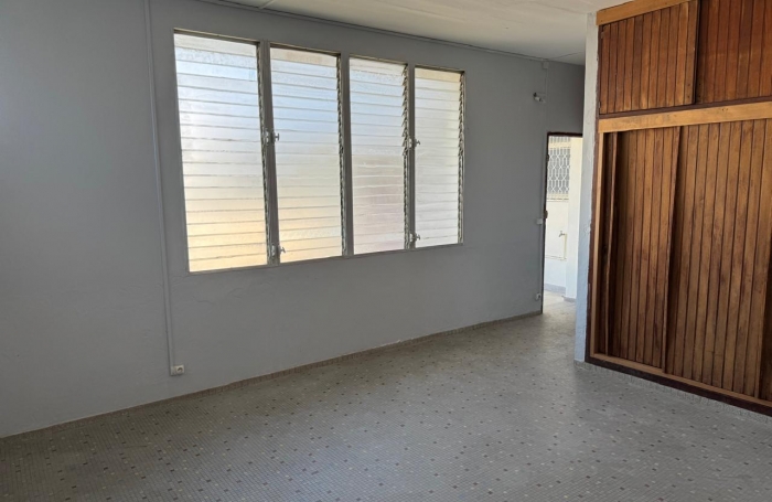 CAPESTERRE - IMMEUBLE DE RAPPORT - RUE MARCHANDE