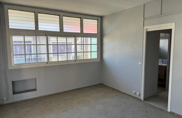 CAPESTERRE - IMMEUBLE DE RAPPORT - RUE MARCHANDE