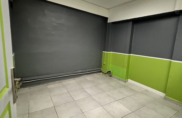 Local professionnelle de 87 m2 à Pointe-à-Pitre en zone franche