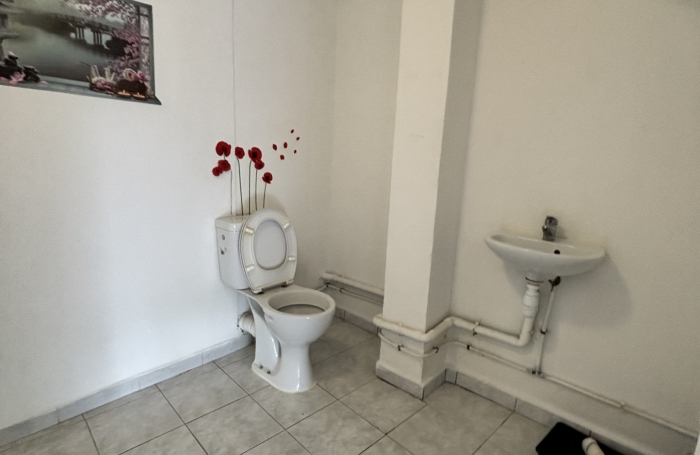 Local professionnelle de 87 m2 à Pointe-à-Pitre en zone franche