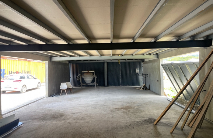 Location Entrepot 250m² Gosier